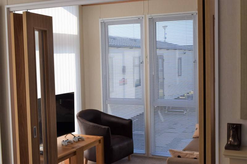 Venetian blinds, ideal for windows and doors with little or no  reveal