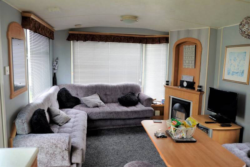 Venetian blinds, ideal for narrow reveals found in most static caravans